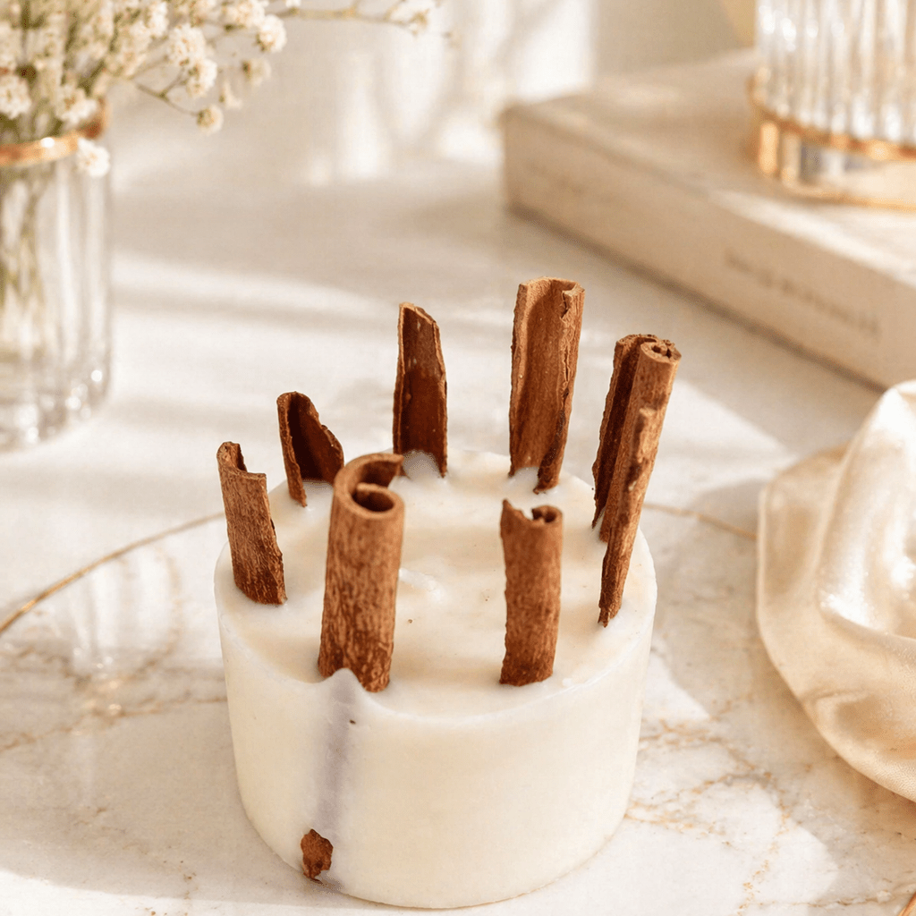 Cinnamon Crown Scented Candle Color White Ivory & Fragrance Cinnamon - Love & Flames