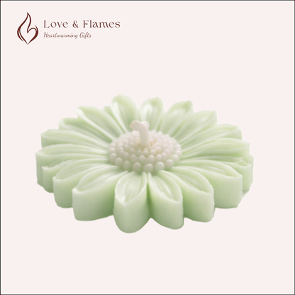 Floating Daisy Scented Candle Color Green Mint & Fragrance Lily - Love & Flames