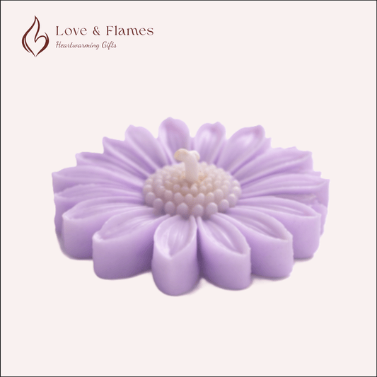 Floating Daisy Scented Candle Color Purple Lavender & Fragrance Lavender - Love & Flames