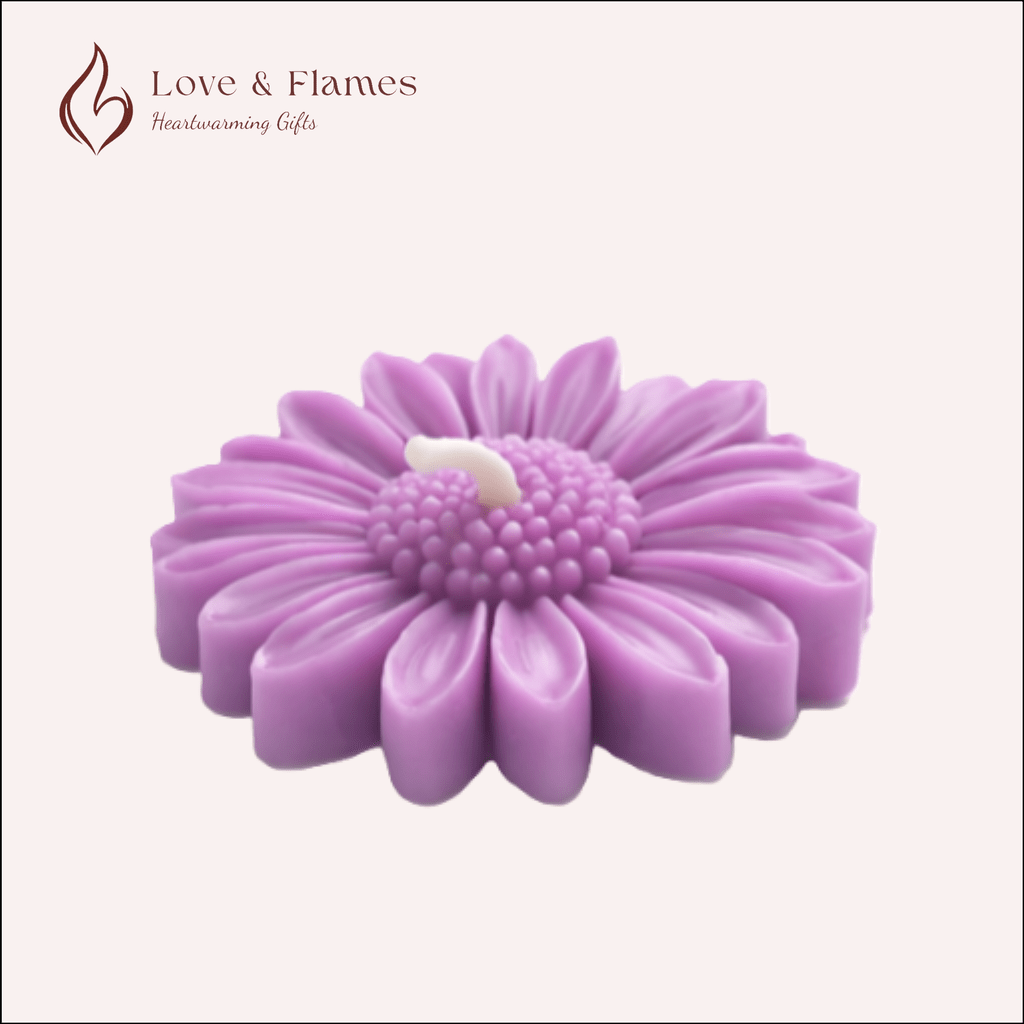 Floating Daisy Scented Candle Color Purple Violet & Fragrance Night Queen - Love & Flames