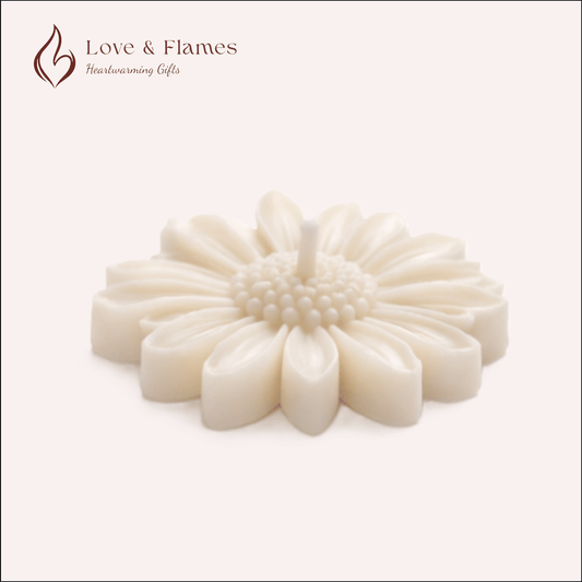 Floating Daisy Scented Candle Color White Ivory & Fragrance Vanilla - Love & Flames