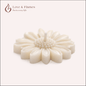 Floating Daisy Scented Candle Color White Ivory & Fragrance Vanilla - Love & Flames