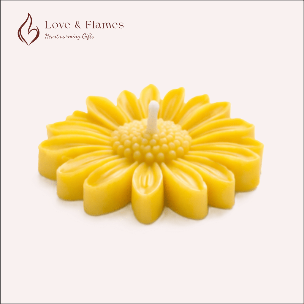 Floating Daisy Scented Candle Color Yellow Sunshine & Fragrance Vanilla - Love & Flames